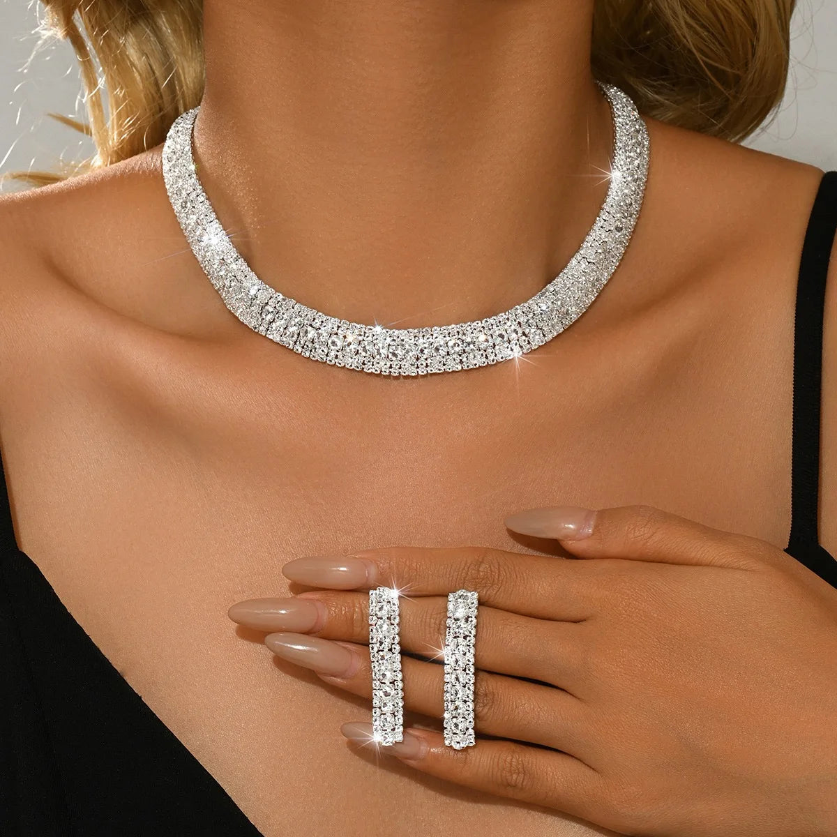 Stylish and Elegant Women's Super Sparkling Necklace and Earrings Jewelry Set, Simple and Luxurious Bridal Wedding Necklace and