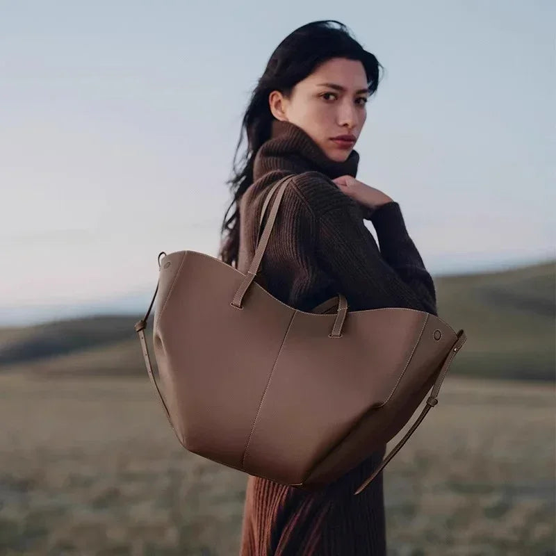 Ladies' fashionable large capacity wing shaped single shoulder handbag, suitable for commuting and shopping