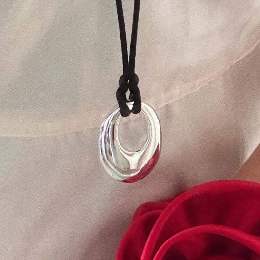 Long Necklace 2025 New Style Statement Fashion Metallic Irregular Oval Pendant Black String Chain