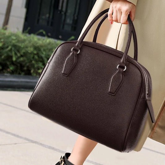 New Women's Handbag, Simple Casual Bag, Large-Capacity Briefcase, Fashionable Commuter Tote Bag, Retro-Style Water-Repellent Bowling Bag