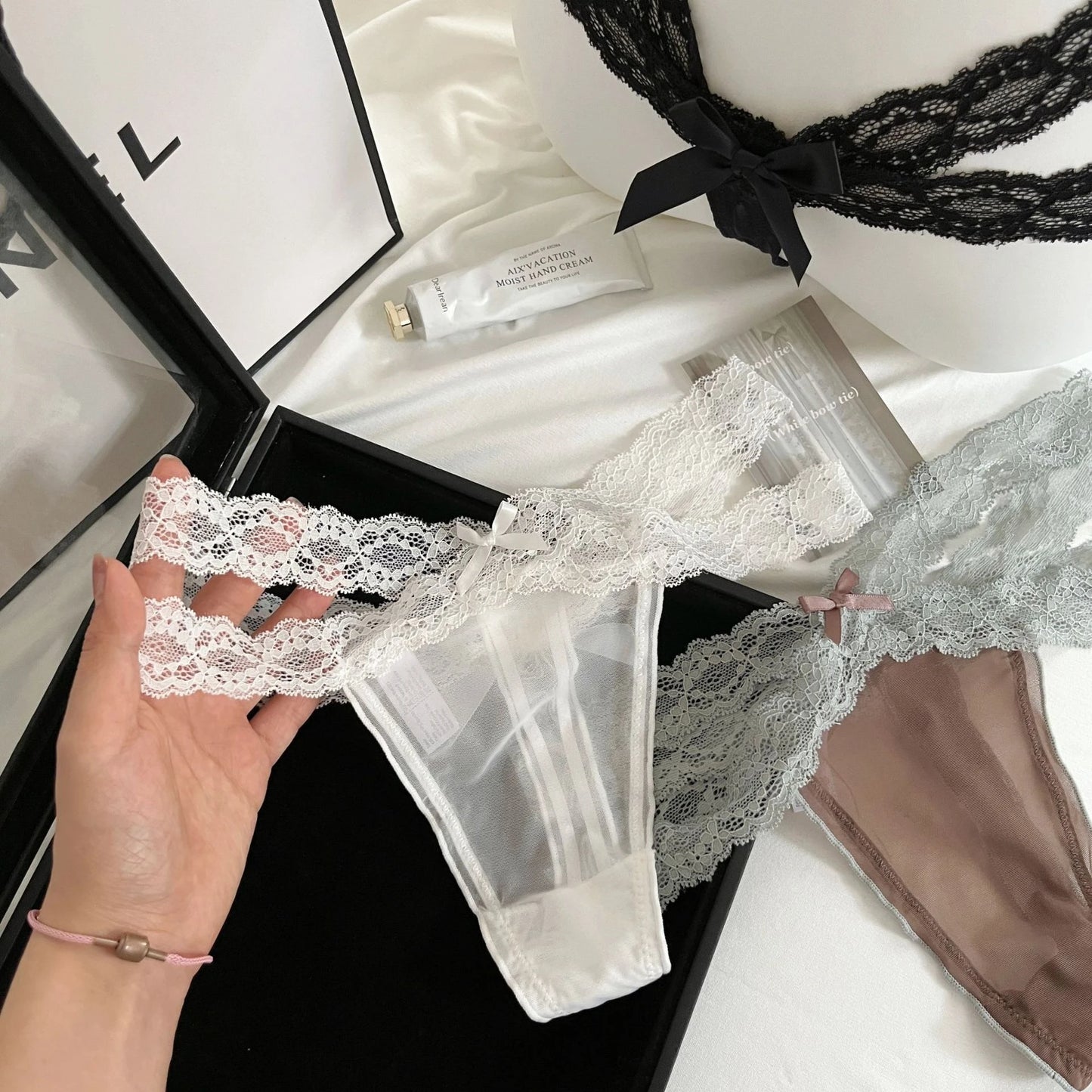 Thongs Woman Sexy Female Lingerie Women's Panties Women's Lace Thong Low Waist G-String Mesh Bow Detail Breathable Ladies Briefs