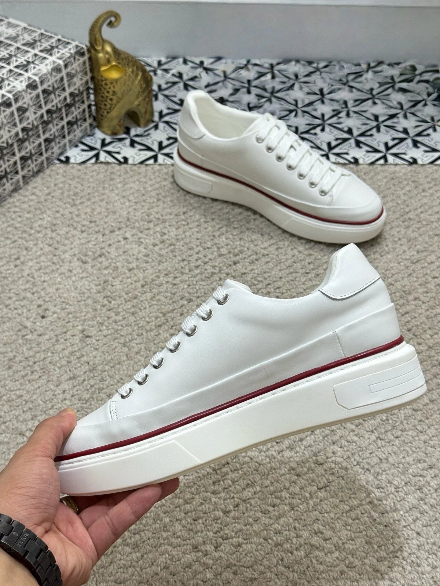 Genuine Leather Sneakers Are High-quality Casual Shoes From A Luxury Brand They Are Versatile and Ideal for Outdoor Commuting