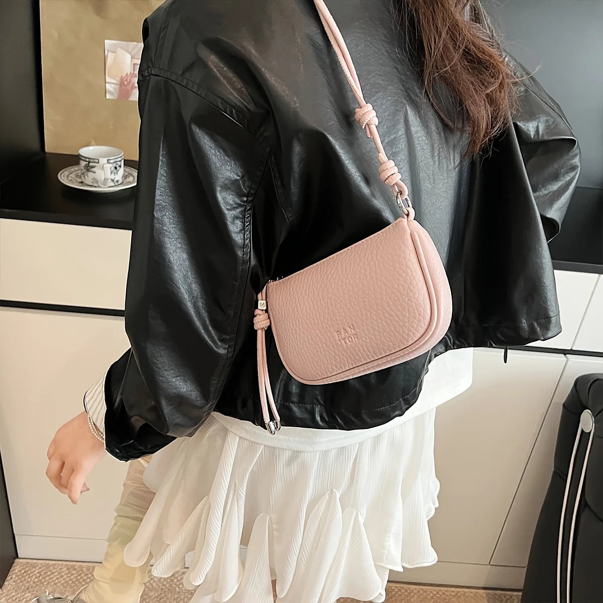Ladies' Crossbody Bag Is Fashionable, Versatile, Solid Color, Exquisite Design, Suitable for Daily Commuting, Casual Shoulder Bag