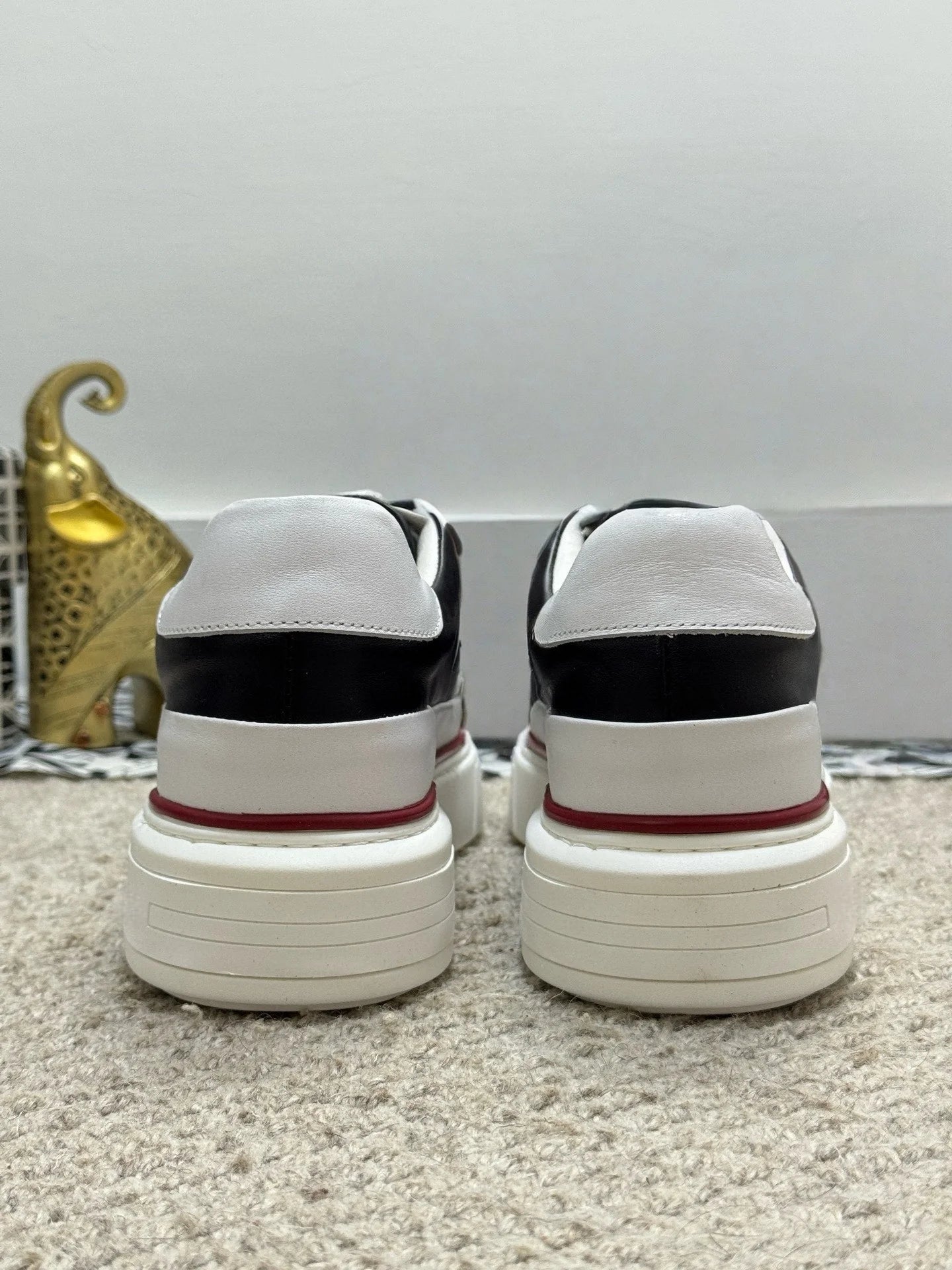 Genuine Leather Sneakers Are High-quality Casual Shoes From A Luxury Brand They Are Versatile and Ideal for Outdoor Commuting