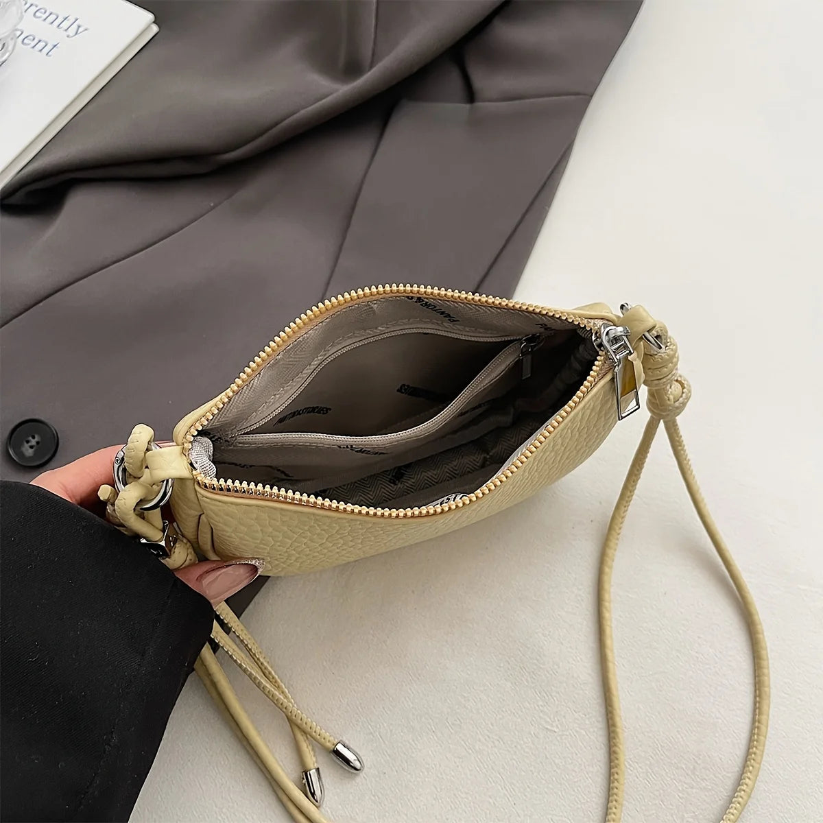 Ladies' Crossbody Bag Is Fashionable, Versatile, Solid Color, Exquisite Design, Suitable for Daily Commuting, Casual Shoulder Bag